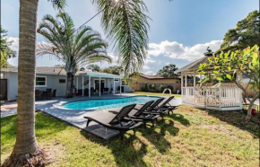 Heated pool home, 5 minutes to beach!